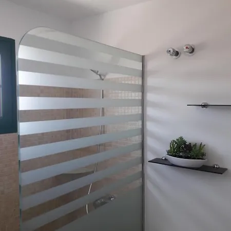 Duplex -the Sunny Hut - Swimming Pool - Free Wifi & Ac- Marinas *